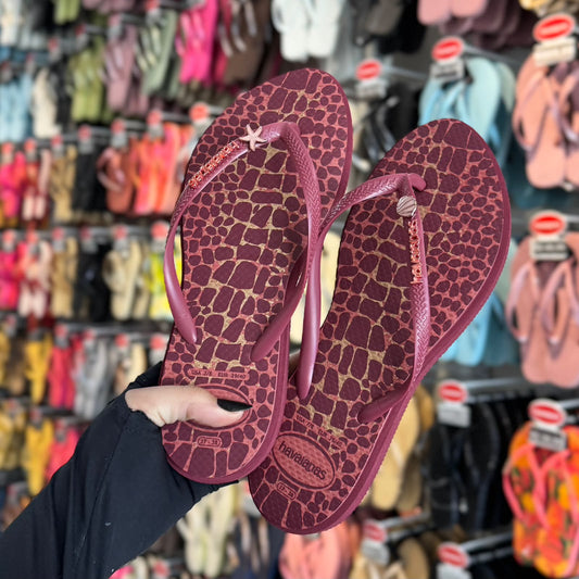Havaianas Slim Point Trendy + Pin Estrela Marinha + Pin Concha