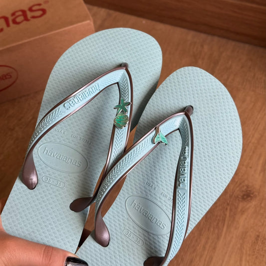 Havaianas Aura Glossy + Pin Estrela, Concha e Sereia
