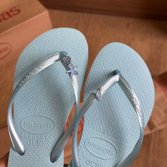 Havaianas Slim + Pin Concha, Estrela e Sereia