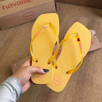 Havaianas Slim Square Logo Pop + Pin Cereja e Coração