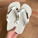 Havaianas Top + Placa Logo + Pin Onça Pintada e Pin Oncinha