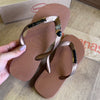 Havaianas Top + Placa Logo e Pin Coração Preto + Pin Onça Pintada