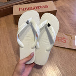 Havaianas Top + Pin Onça Pintada Prata E Coração Preto