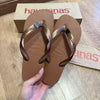 Havaianas Top + Pin Onça Pintada Prata E Coração Preto