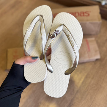 Havaianas Aura + Pin Conha e Estrela Marrom