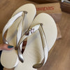 Havaianas Aura + Pin Conha e Estrela Marrom