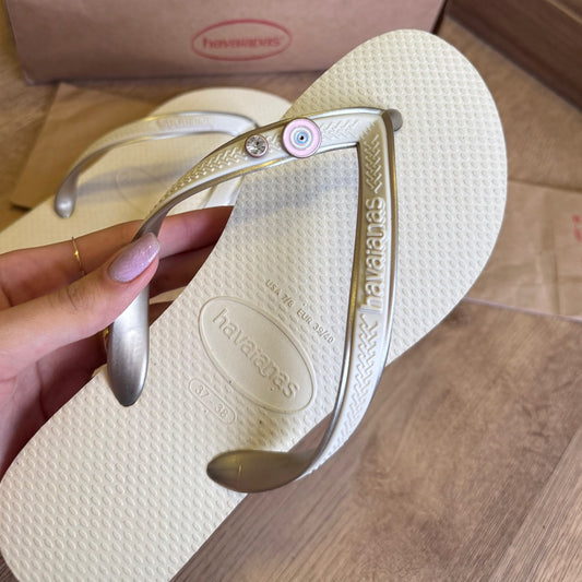 Havaianas Aura + Pin Ponto de Luz e Olho Grego Rosa