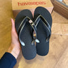 Havaianas Aura + Pin Ponto de Luz e Olho Grego Rosa