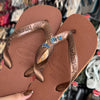 Havaianas Top + Pin Ponto de Luz + Pin Conha + Pin Sereia