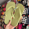 Havaianas Top + Pin Ponto de Luz + Pin Conha + Pin Sereia