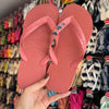 Havaianas Top + Pin Ponto de Luz + Pin Conha + Pin Sereia