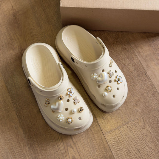 Babuche Confort Dream + Charms Coração