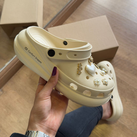 Babuche Confort Dream + Charms Coração