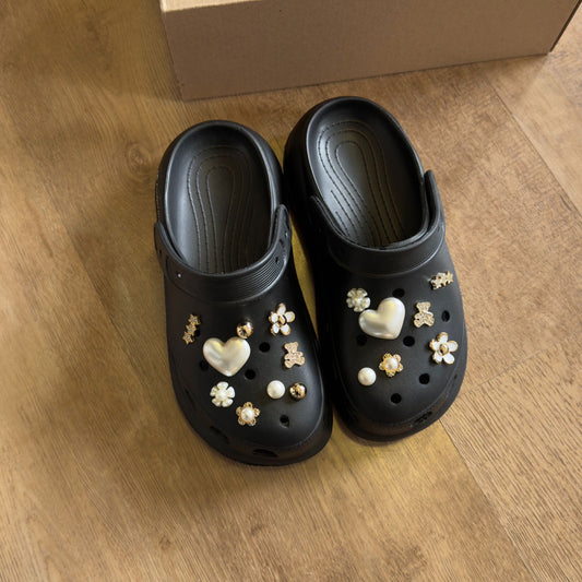 Babuche Confort Dream + Charms Coração