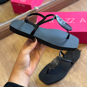 Sandália Rasteira Arezzo Slim Square Quartzo Z190270080