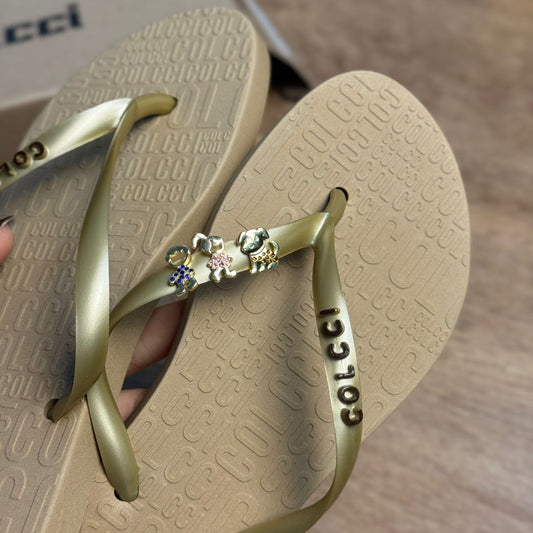 Chinelo De Colcci Rio 158.01.00901 + Pin Menino + Pin Menina + Pin Pet