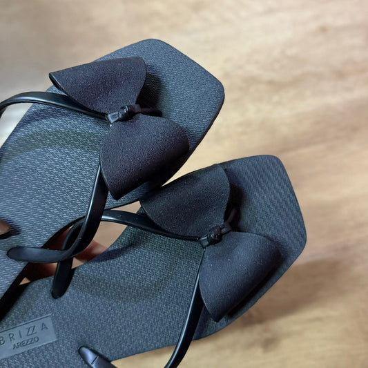 Chinelo de Dedo Arezzo Square Minnie Z190270172