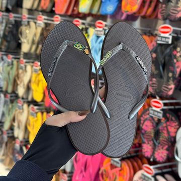 Havaianas Slim Point + Pin Brasil + Pin Dog Caramelo + Pin Nome Brasil