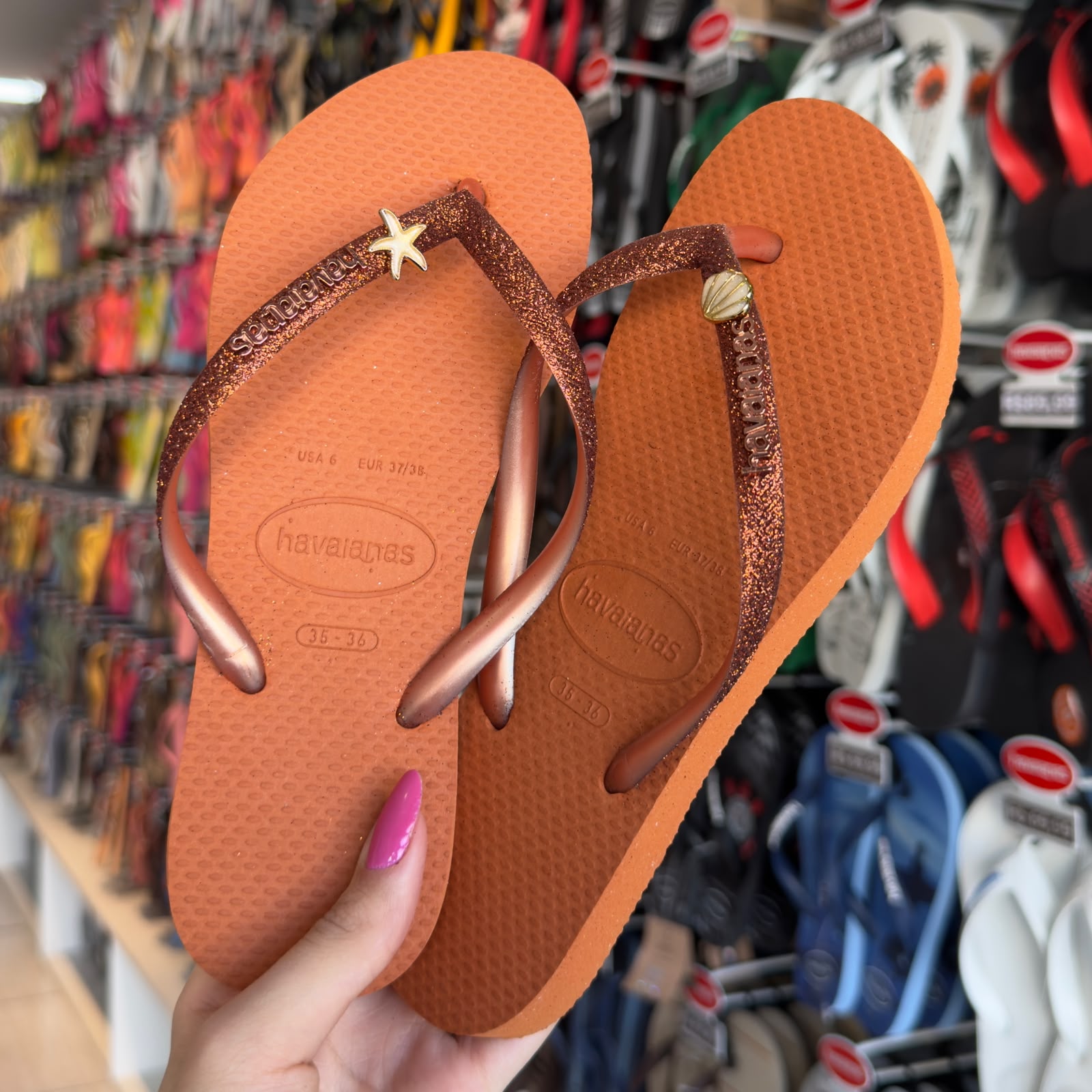 Havaianas Slim Glitter + Pin Estrela e Concha - Laranja Cerrado