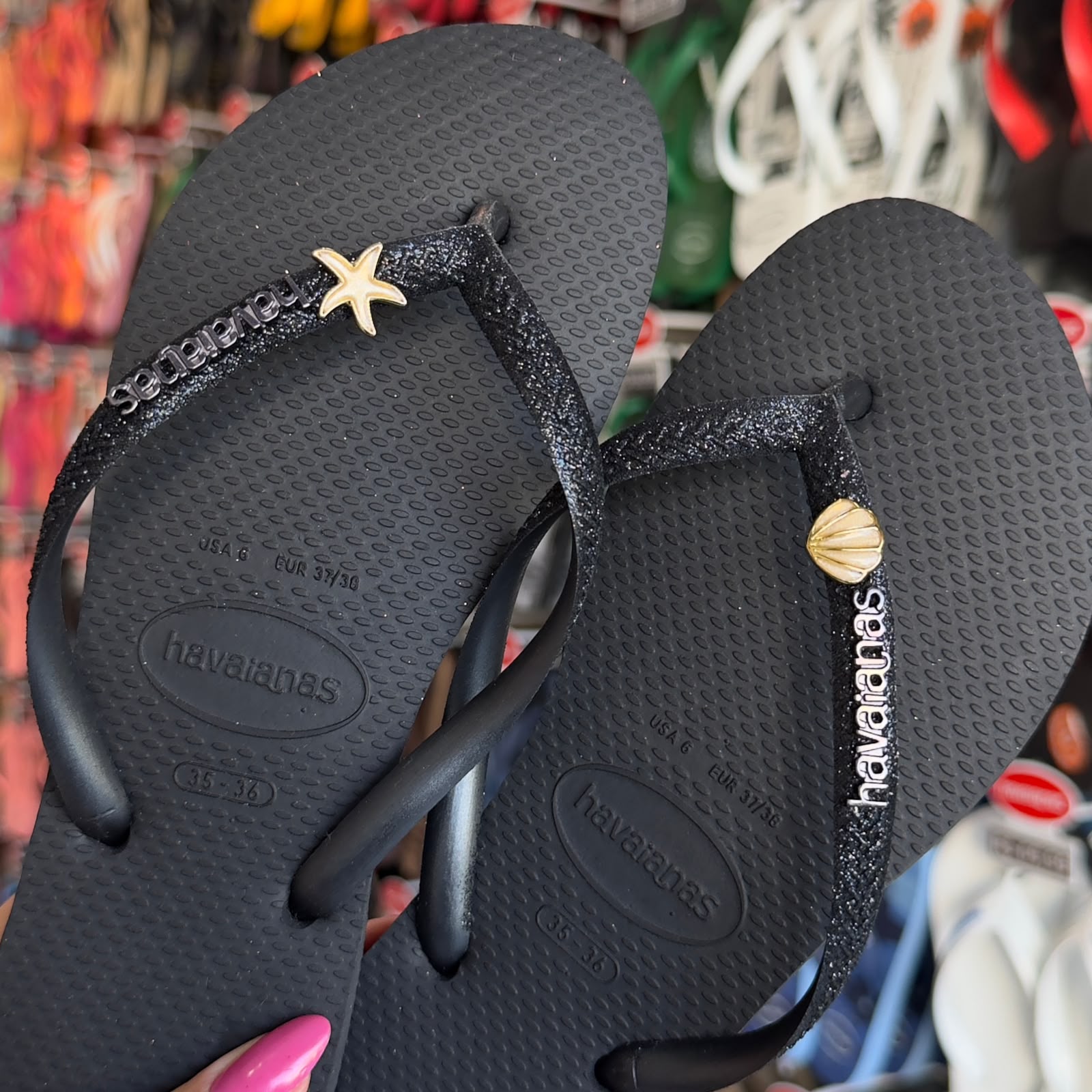 Havaianas Slim Glitter + Pin Estrela e Concha - Preto