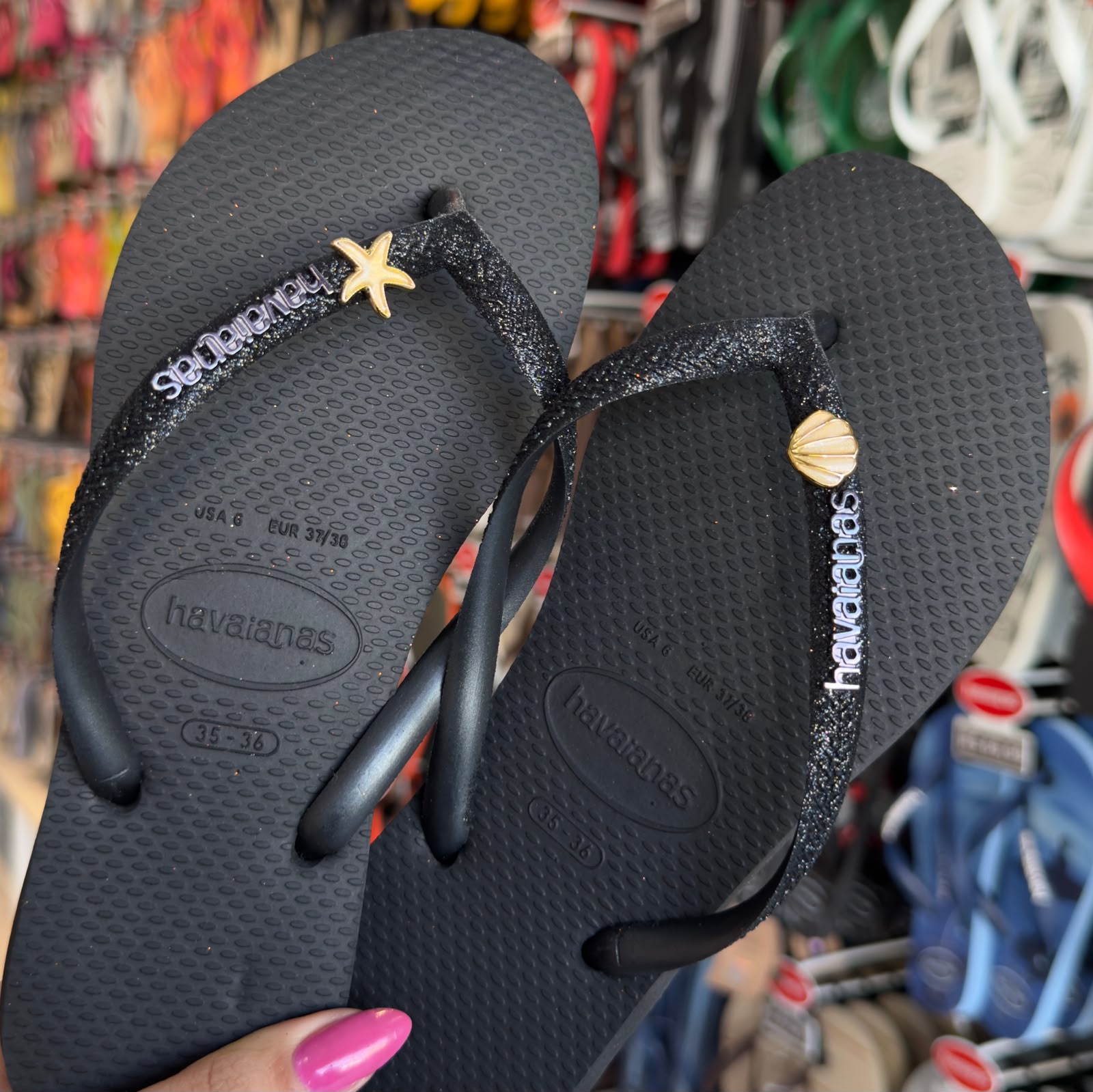 Havaianas Slim Glitter + Pin Estrela e Concha - Preto