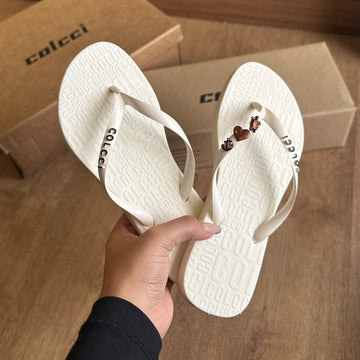 Chinelo Colcci Rio 158.01.00901 + Pin Tartaruga + Pin Âncora + Pin Coração