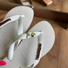 Havaianas Top + Placa Logo + Pin Tucano e Coqueiro - Branco