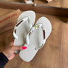 Havaianas Top + Placa Logo + Pin Tucano e Coqueiro - Branco