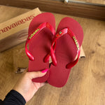 Havaianas Top + Placa Logo Dourada + Pin Cereja e Coração - Vermelho