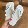 Havaianas Top + Placa Logo + Pin Tartaruga + Pin Âncora + Pin Coração