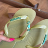 Havaianas Top + Placa Logo + Pin Tartaruga + Pin Âncora + Pin Coração