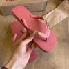 Havaianas Top + Placa Logo Dourada + Pin Estrela E Concha