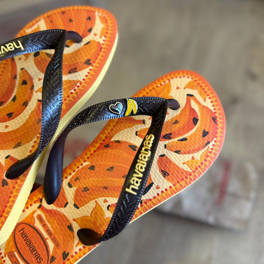 Havaianas Top Fresh Mood FC + Pin Banana e Coração Marrom Escuro - Amarelo Cajá