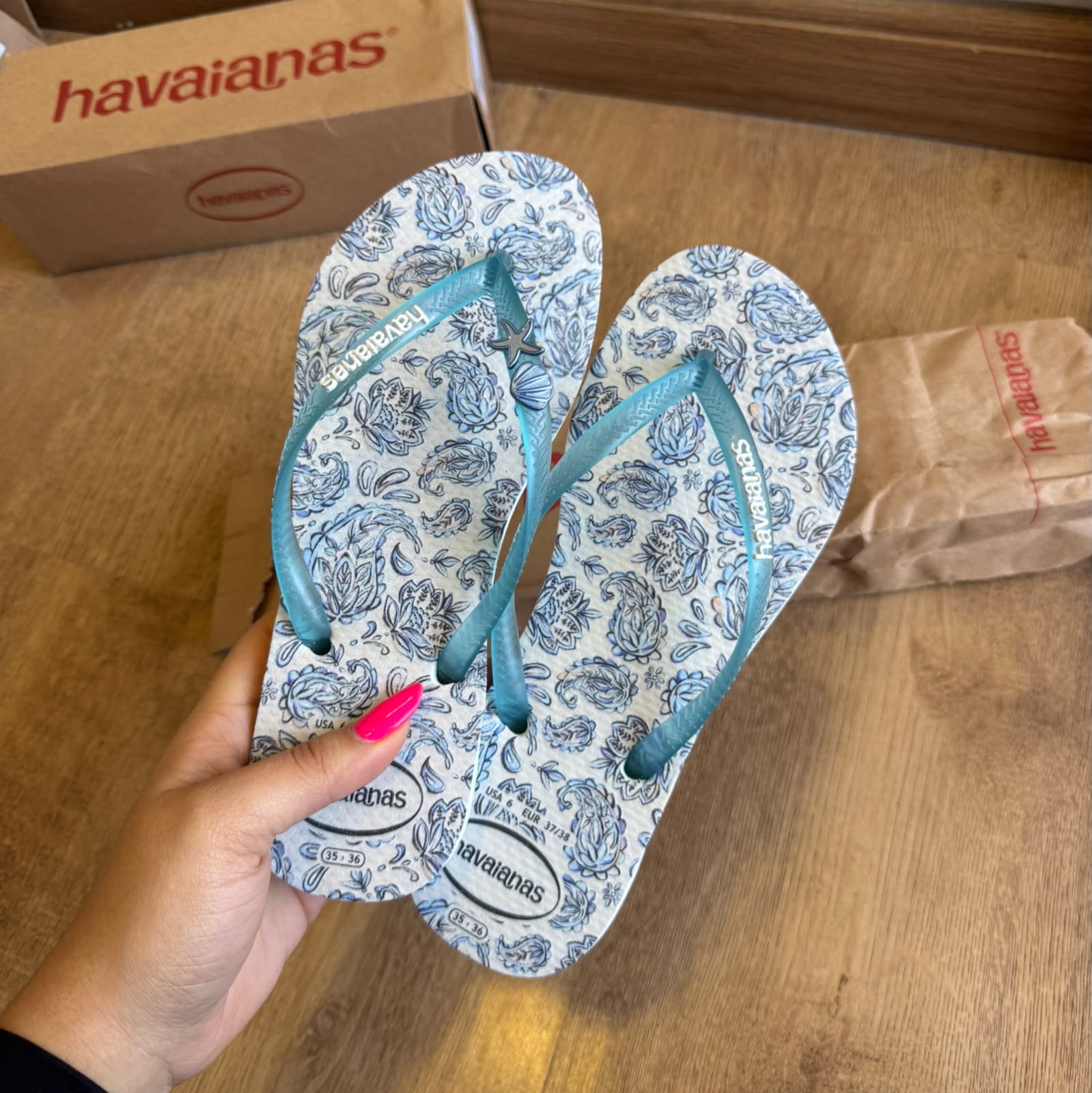 Havaianas Slim Daydream + Pin Estrela e Concha - Branco + Azul Fosco