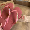 Havaianas Top + Placa Logo Dourada + Pin Coração Com Asas e Ponto De Luz