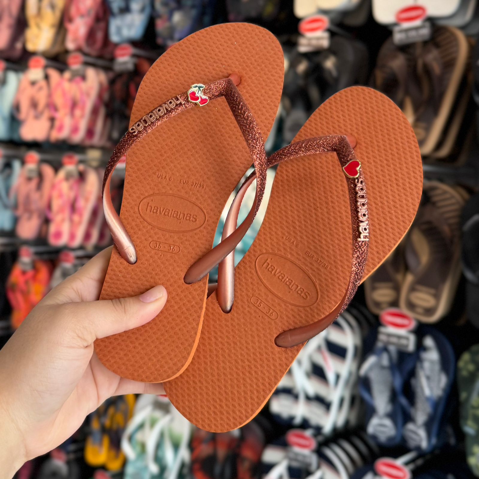 Havaianas Slim Glitter + Pin Cereja e Coração Vermelho - Laranja Cerrado