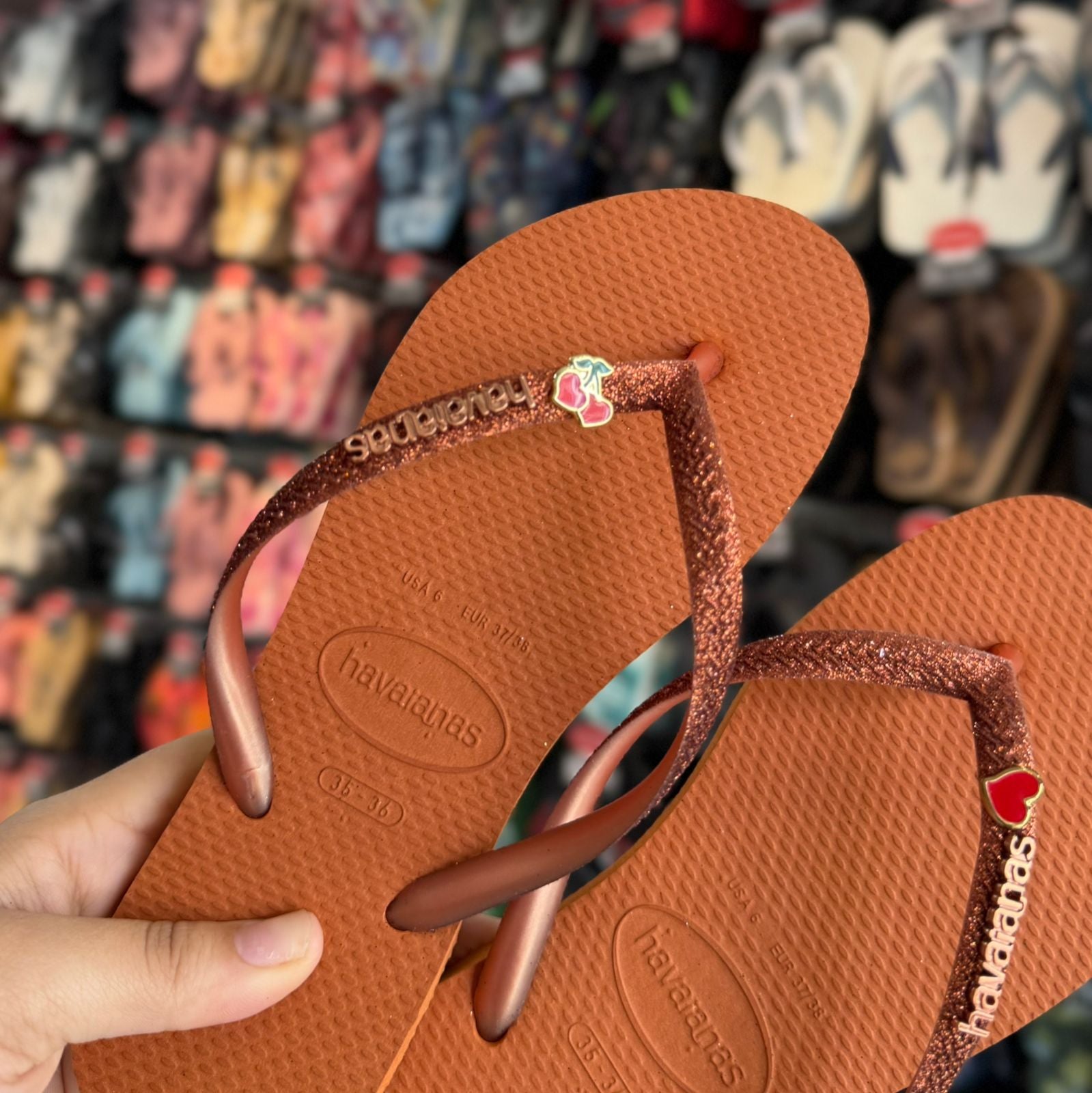 Havaianas Slim Glitter + Pin Cereja e Coração Vermelho - Laranja Cerrado
