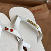 Havaianas Top + Placa Logo Dourada + Pin Cereja e Coração