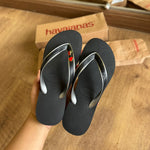 Havaianas Aura + Pin Cereja e Coração - Preto