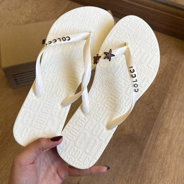 Chinelo De Dedo Colcci Rio 158.01.00901 + Pin Tartaruga + Pin Estrela