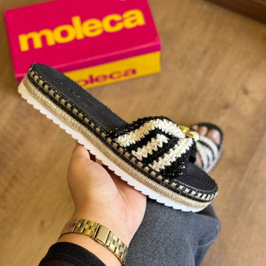 Rasteira Moleca Detalhe Dourado Circular 5447.525