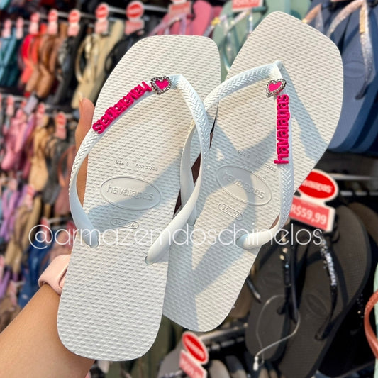 Havaianas Slim Square (Branco) + Placa Logo e Pingente Coração Strass