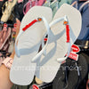 Havaianas Slim Square (Branco) + Placa Logo e Pingente Coração Strass