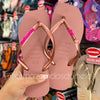 Havaianas Slim Square + Pingente Placa Logo, Borboleta e nome (Ari)