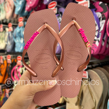 Havaianas Slim Square + Pingente Placa Logo, Borboleta e nome (Manu)