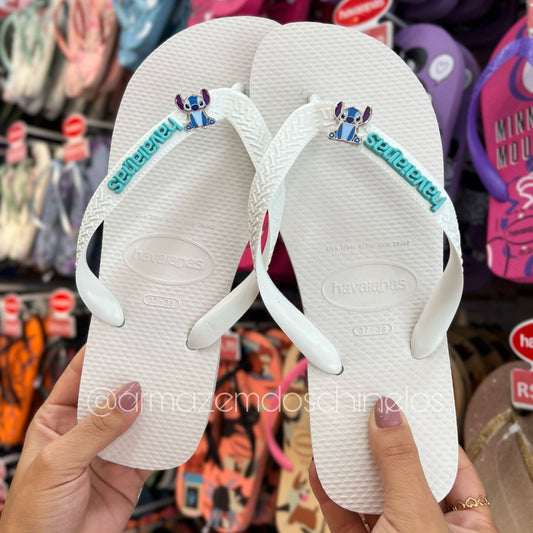 Havaianas Top (Branco) + Placa Logo e Pingente Stitch