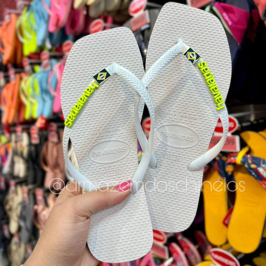 Havaianas Slim Square + Pingente do Brasil e Placa Verde - Armazém dos Chinelos  